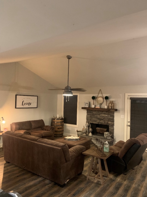 Photo - 1040 Matthew Ln