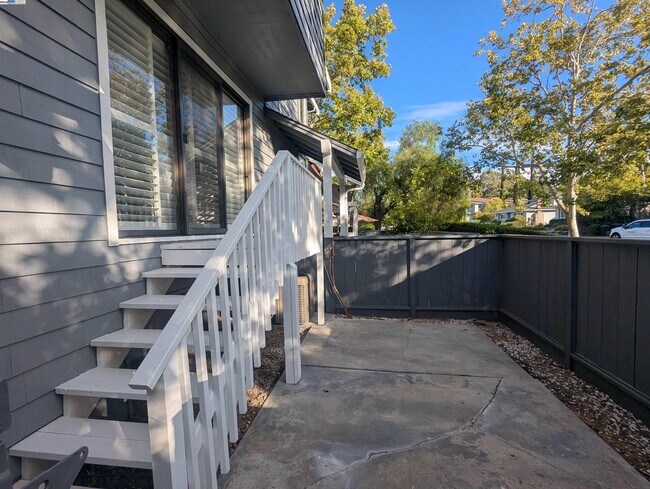 Photo - 744 Palomino Dr