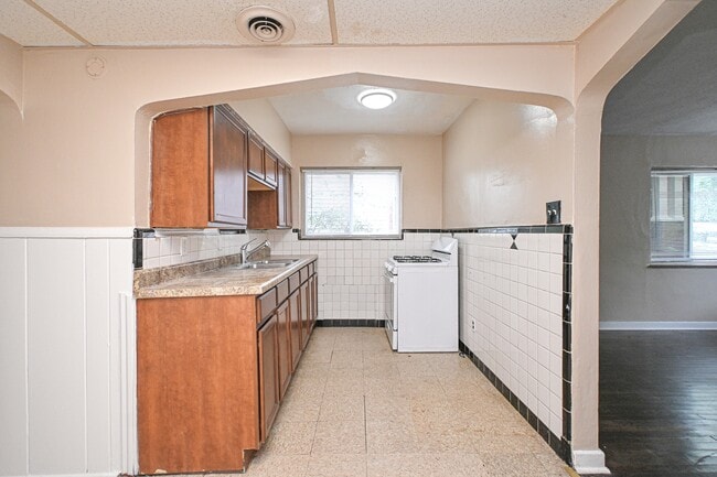 3042 Percy Ave Unit 2