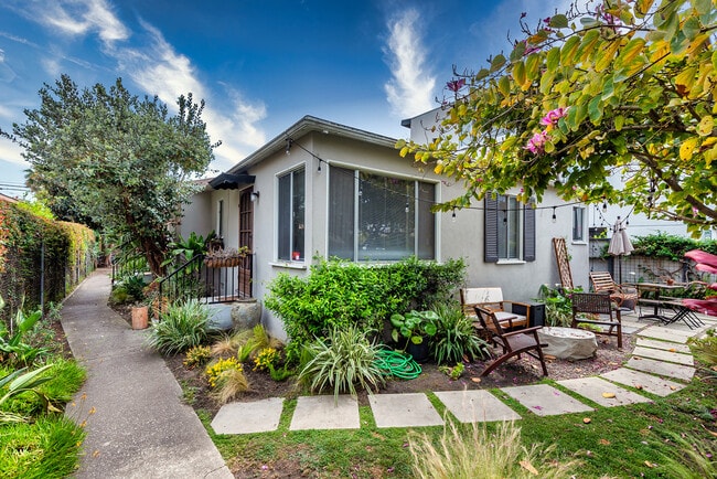 Building Photo - 2339 Abbot Kinney Blvd Unit 2341