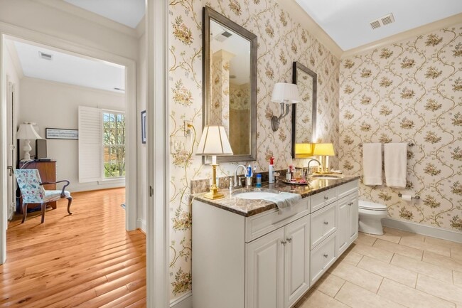 Photo - 459 Fenton Pl