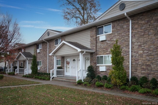 Building Photo - 100 Friendly Ct Unit FC63 Rental