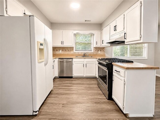Photo - 4798 Kings Crossing Dr NE