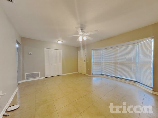 Photo - 311 E Windhorst Rd