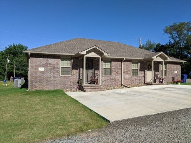 Building Photo - 38 W Center St Unit 38 W Center Suite A