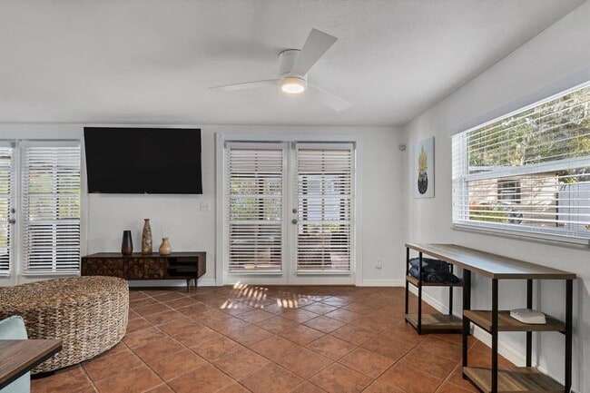 Photo - 2469 Waldemere St