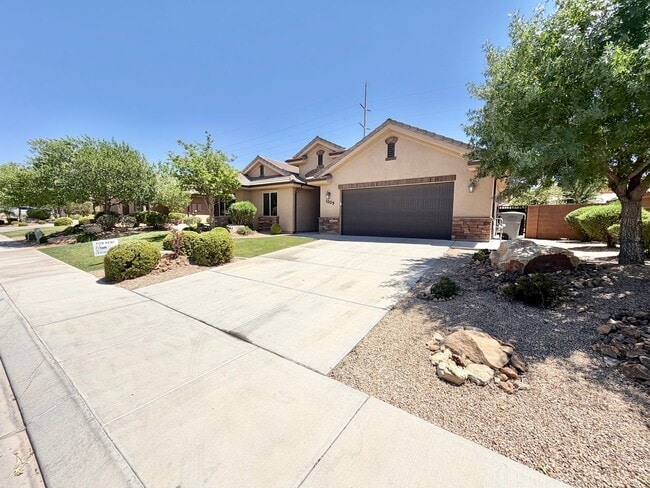 Photo - Beautiful Riverstone Home!!