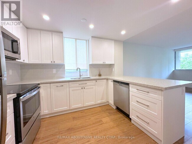 Photo - 165 La Rose Ave