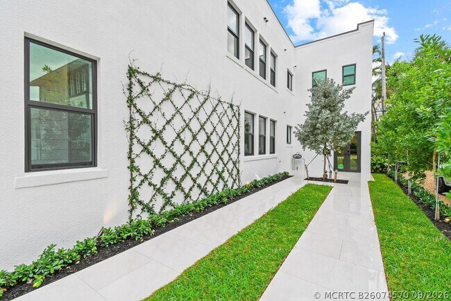 226 Oleander Ave