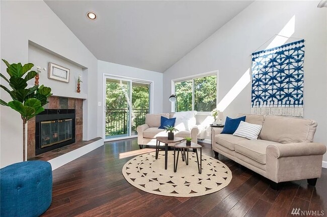Living Room - 9800 Roosevelt Way NE Unit #31