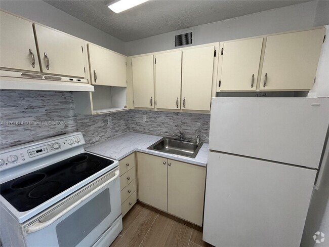 Building Photo - 1126 SW 3rd St Unit 3 Rental
