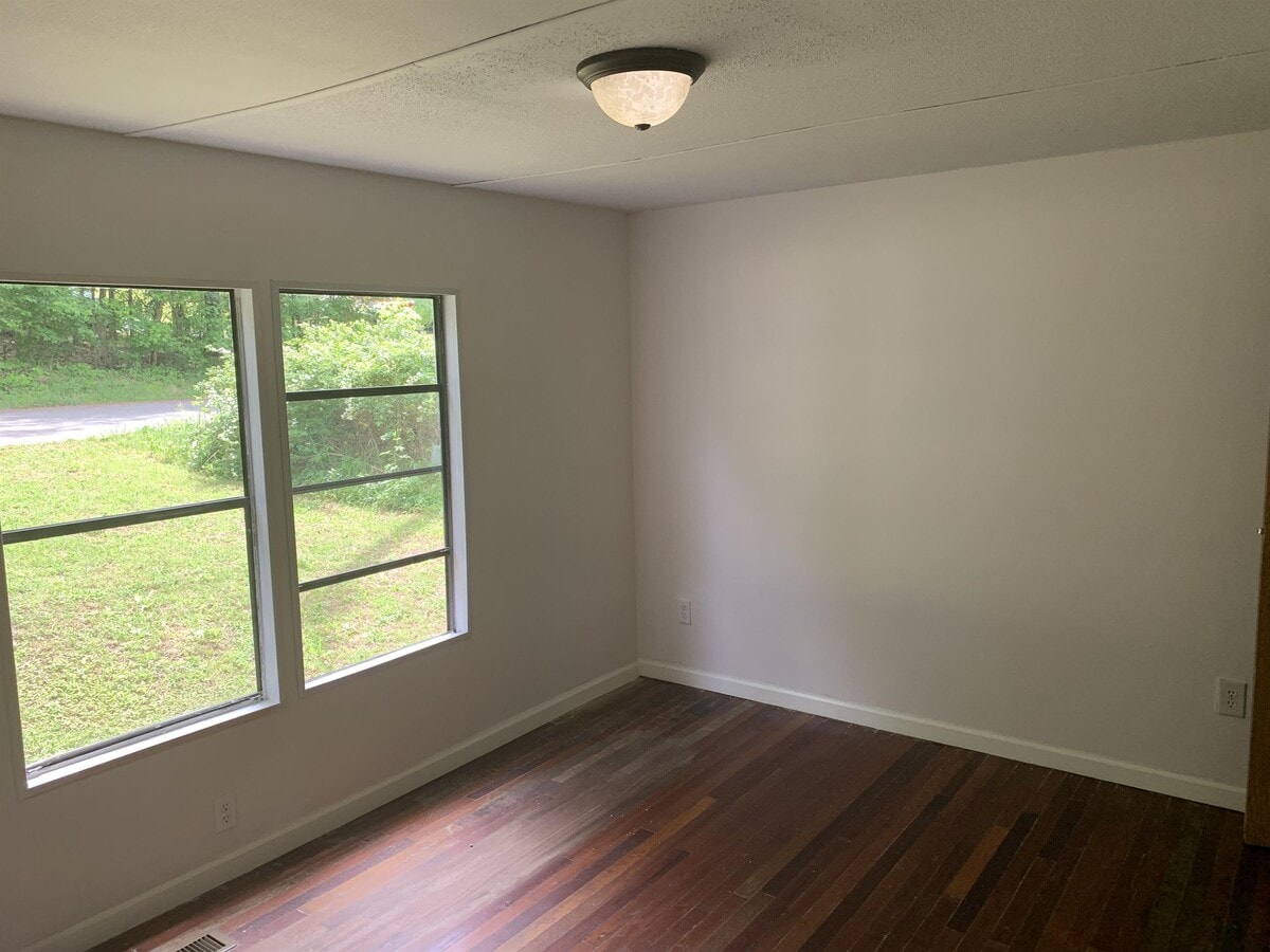 Photo - 6806 Skyview Dr SE