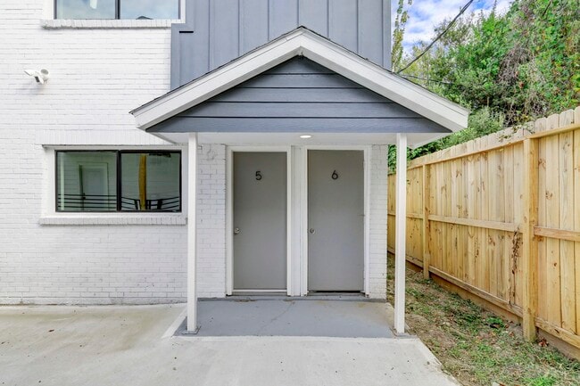 Photo - 2403 Cleburne St Unit 3