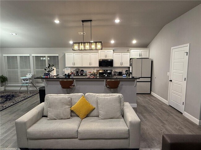 Photo - 941 Sundance Ln