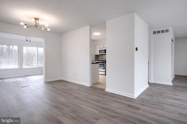 Photo - 49 Brambling Ln