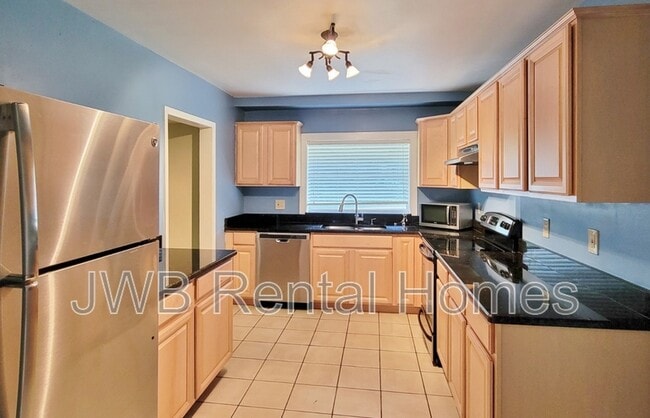 Photo - 1634 Lake Shore Blvd