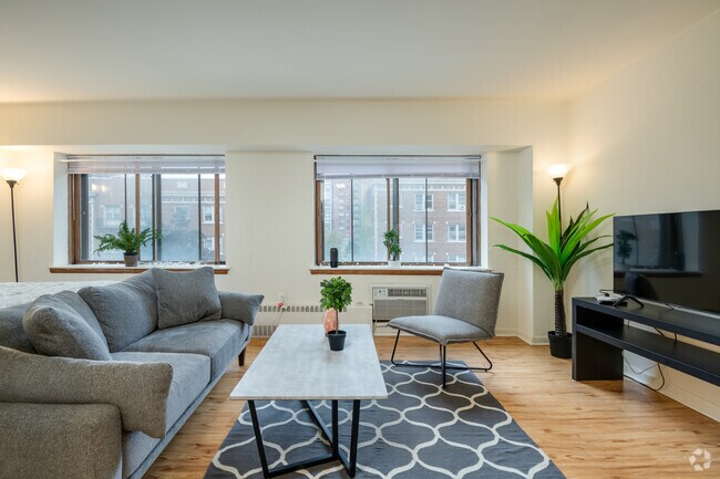 Studio, 1 BA - 395SF