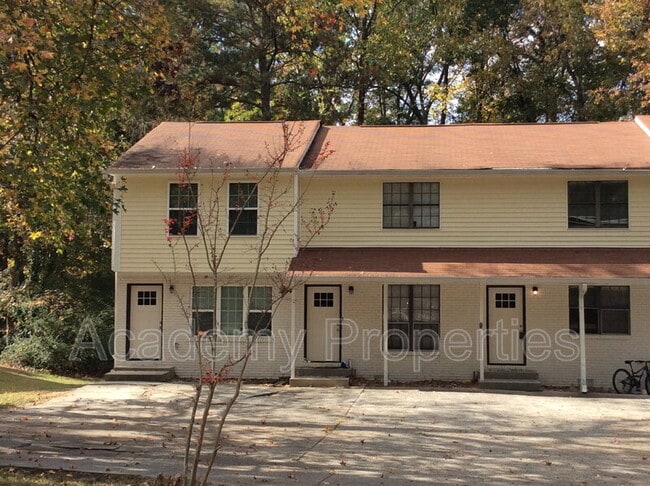 Building Photo - 130 Meadowbrook Ct Unit B