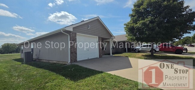 1105 NW Willow Dr