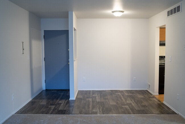 Dining Area - Willow Creek Apartments