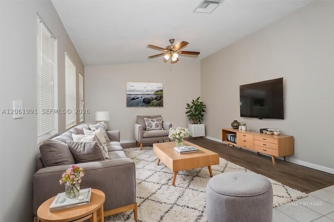 Photo - 525 20th Ave N
