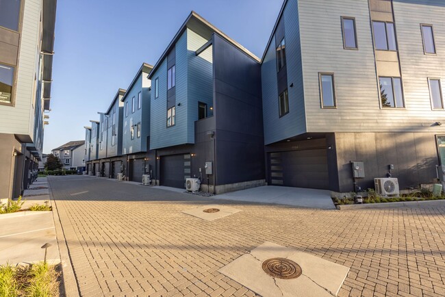 Riverside Townhomes - Waterfront Living in... - Riverside Townhomes - Waterfront Living in...