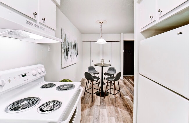 Oak Square Apartments