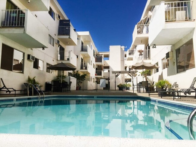 Community Pool - 960 Larrabee St Unit 220