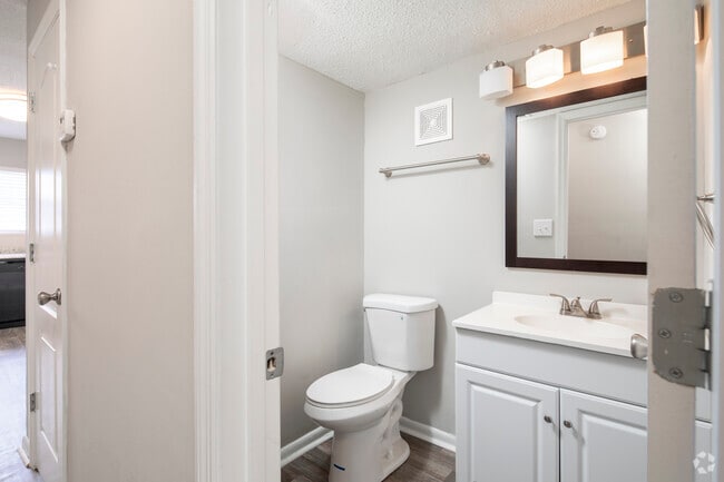 2BR, 1.5BA, 1,011SF