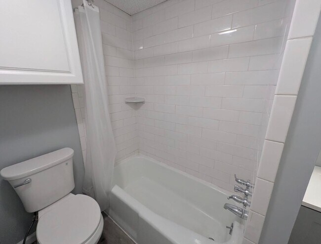 Photo - Live Comfortably in Troy – Renvated 1-Bedr... Unit 3