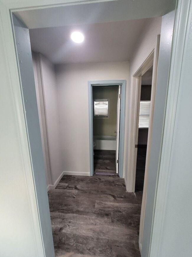 Photo - 555 E Harmon Dr