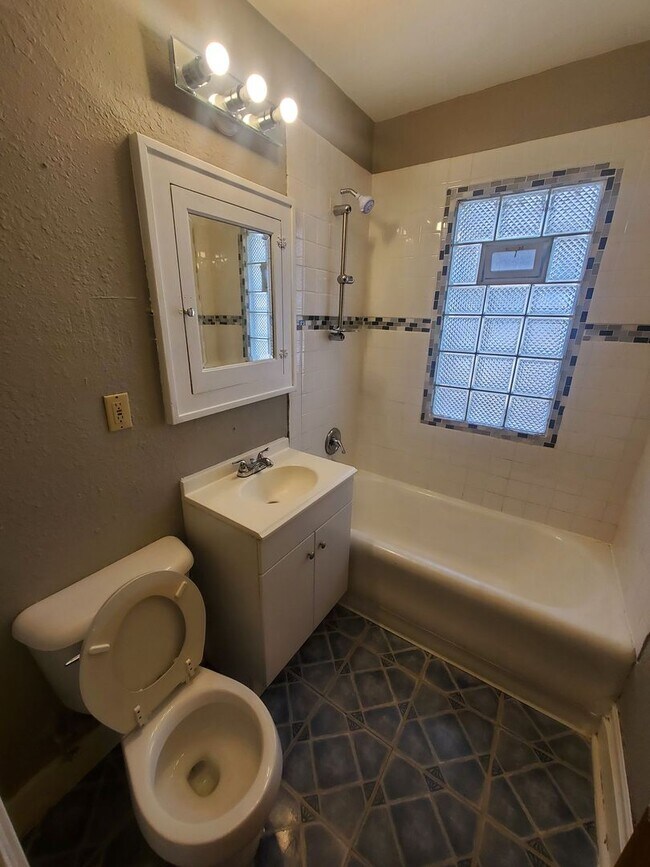 Photo - 3166-3168 N 39th St. (Duplex) Unit 3168 Upper