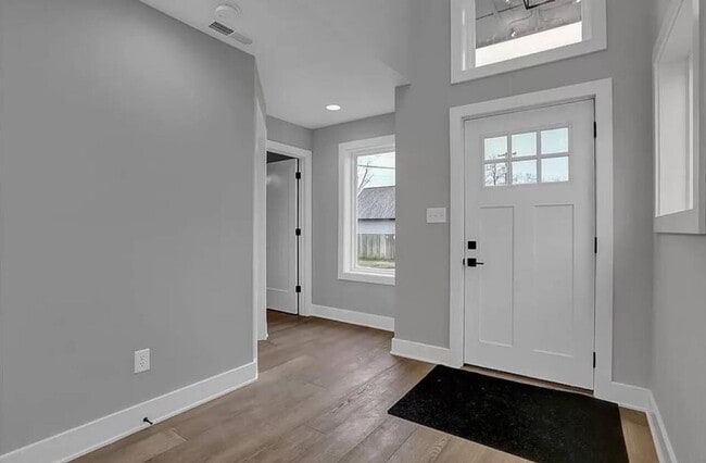 Building Photo - 714 E 20th St Rental