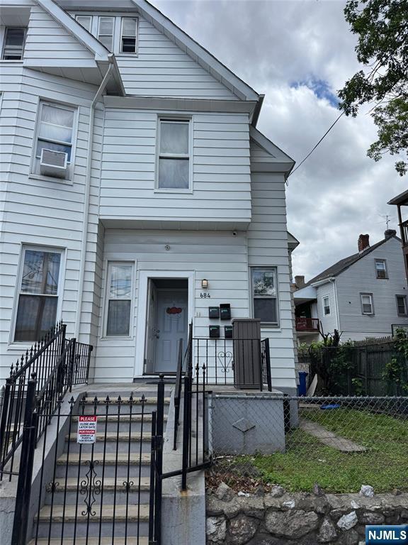 Building Photo - 682-684 E 18th St-682-684 Unit 682-684 Rental