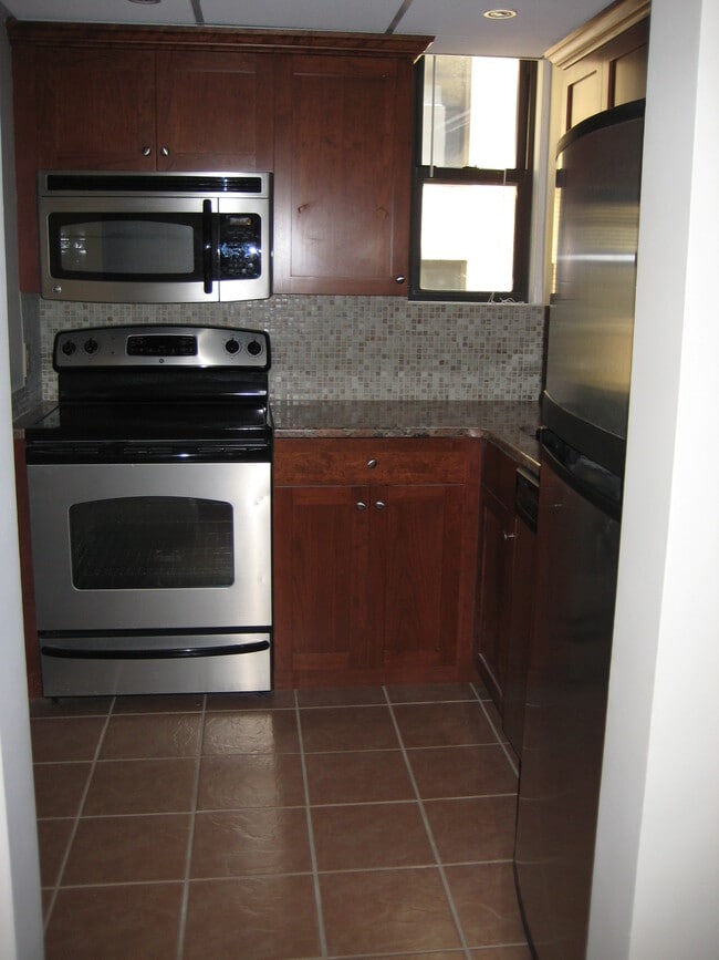 Kitchen 2 - 466 Commonwealth Ave Unit 606
