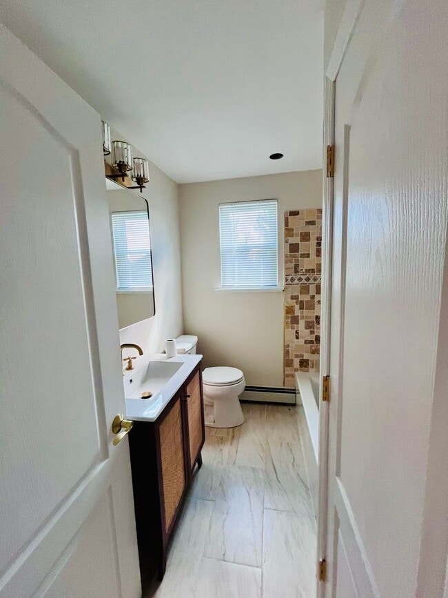 Photo - 340 Maple St Unidad A