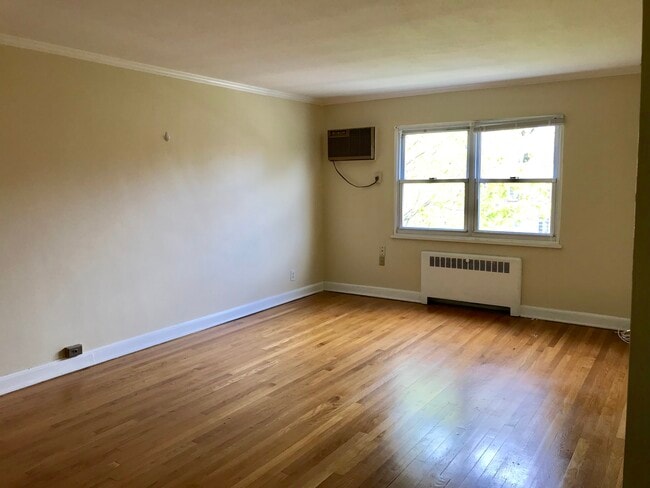 Building Photo - 877 Farmington Ave Unit 879-304 Rental