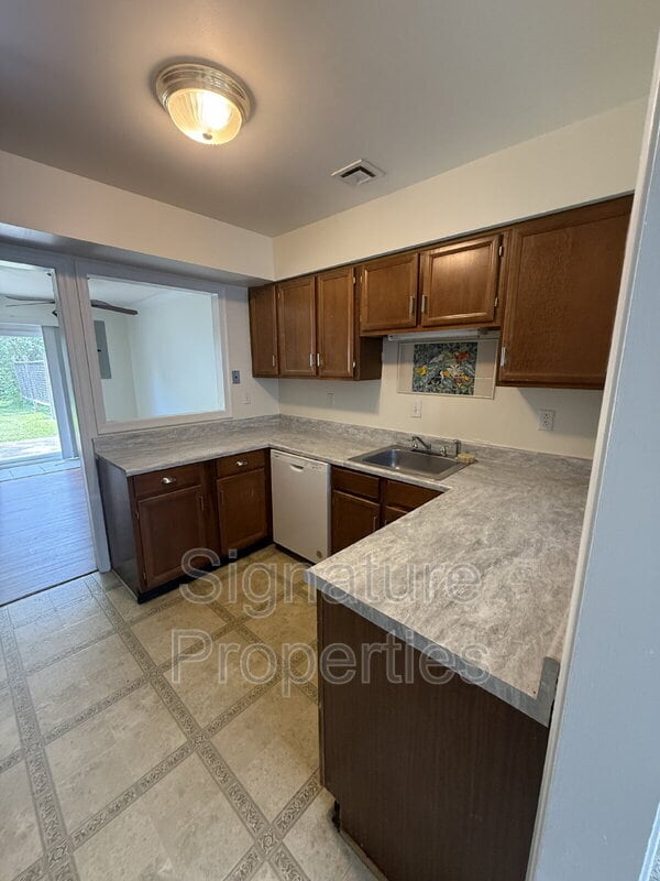 Photo - 913 Ewell Rd