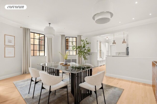 Building Photo - 6 E 65th St