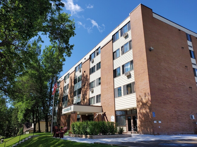 Deering Manor - Section 8: 62+ ,Handicapped,