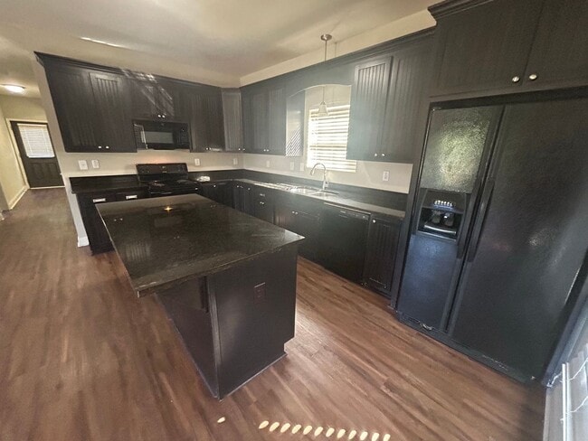 Photo - PRE-LEASING FOR AUGUST 2026!