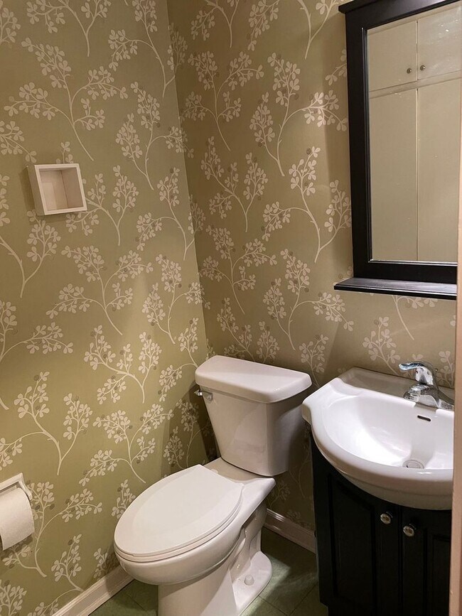 Photo - Basement Apartment ... ALL UTILITIES INCLU...