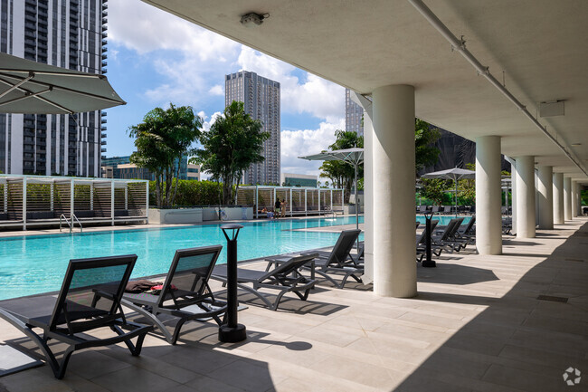 Caoba Miami Worldcenter Apartments, Florida International University