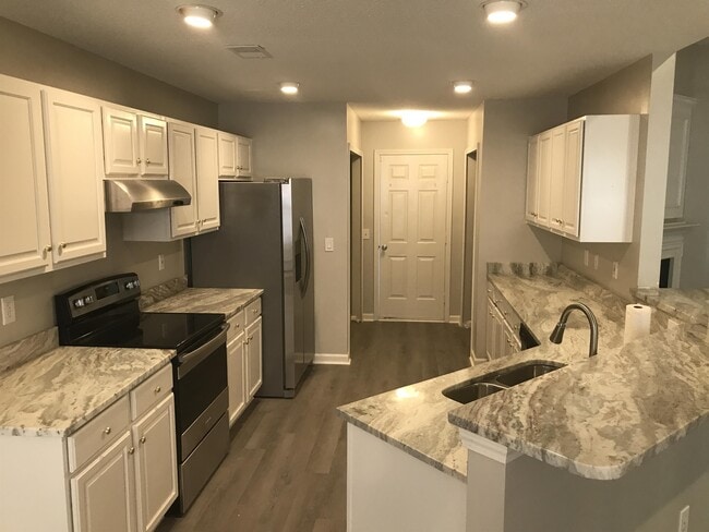 Photo - 220 Lake Linden Dr