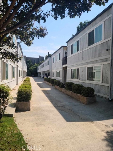 Building Photo - 470 S Los Robles Ave Unit 12 Rental