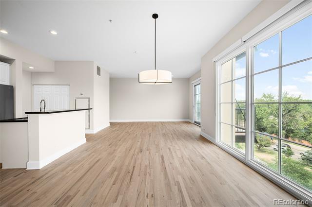 Building Photo - 25 N Downing St Unit 1-402