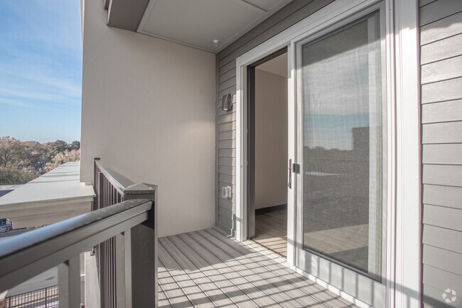 1BR,1BA,-693SF