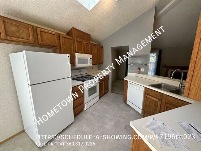 Photo - 1803 Pear St NE