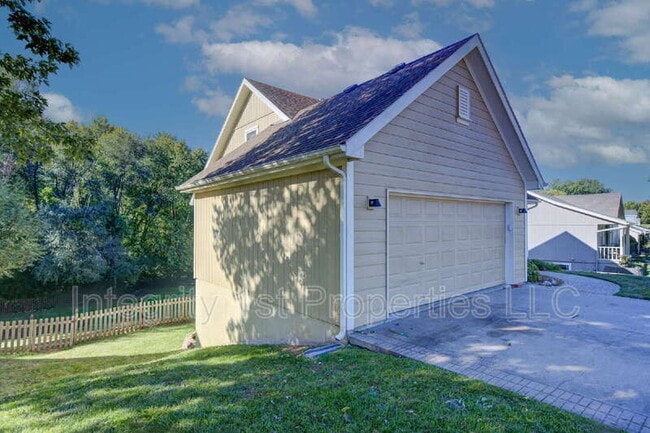 Photo - 1721 Collins Dr