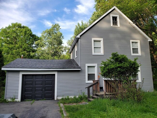 Building Photo - Fully Furnished 3BR Home with Garage & Large Yard – Move-In Ready!